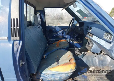 1986 Toyota Pickup 1/2 Ton Rn50 z USA, uszkodzony, nr VIN JT4RN50R6G0201223